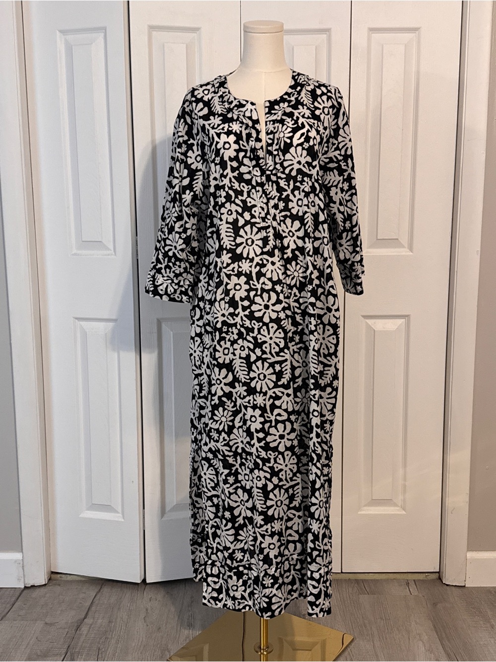 Lands End Black & White Floral Maxi Dress cotton Women's Dress caftan style